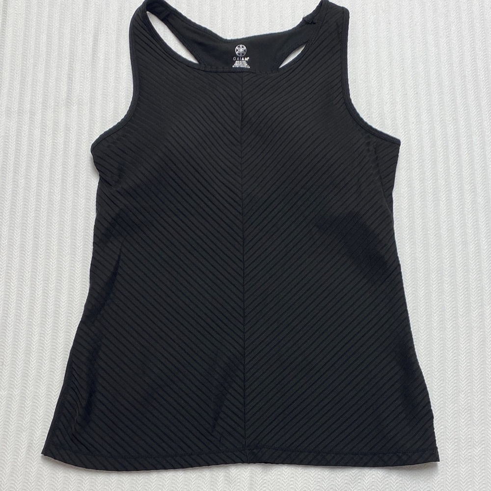 GAIAM Tank Top Racer Back Built-In Shelf Bra Black Chevron Ribbed Size Medium